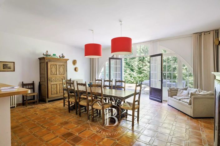 Image No.12-5 Bed House for sale