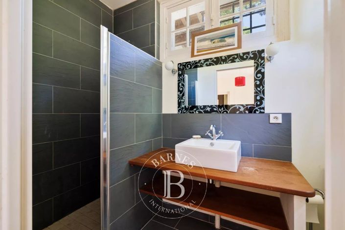 Image No.17-5 Bed House for sale