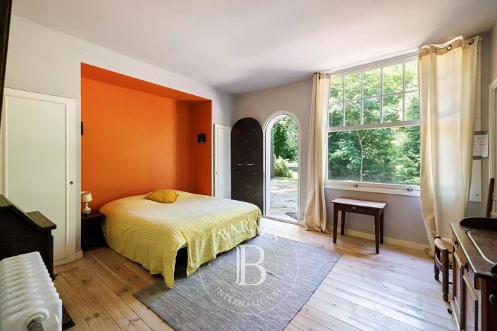 Image No.18-5 Bed House for sale