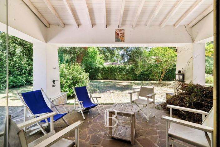 Image No.8-5 Bed House for sale