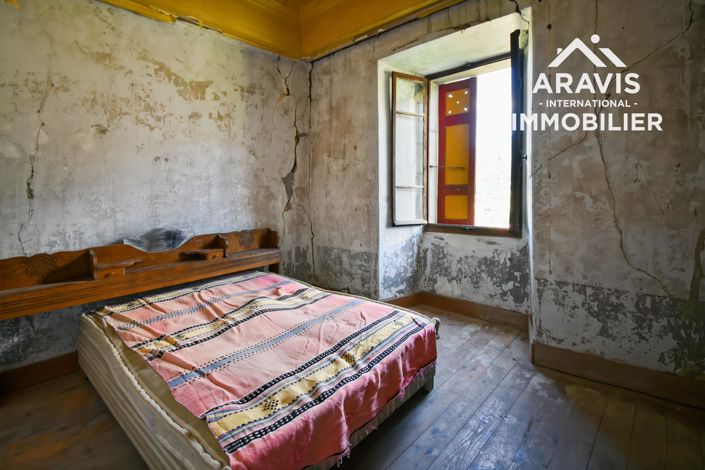 Image No.12-2 Bed House for sale