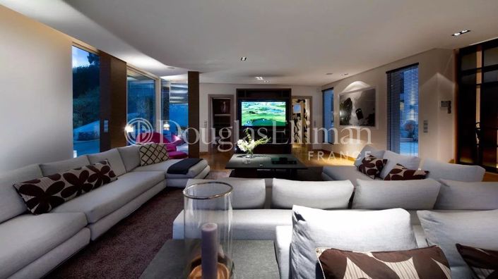 Image No.12-7 Bed House for sale