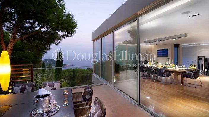 Image No.7-7 Bed House for sale