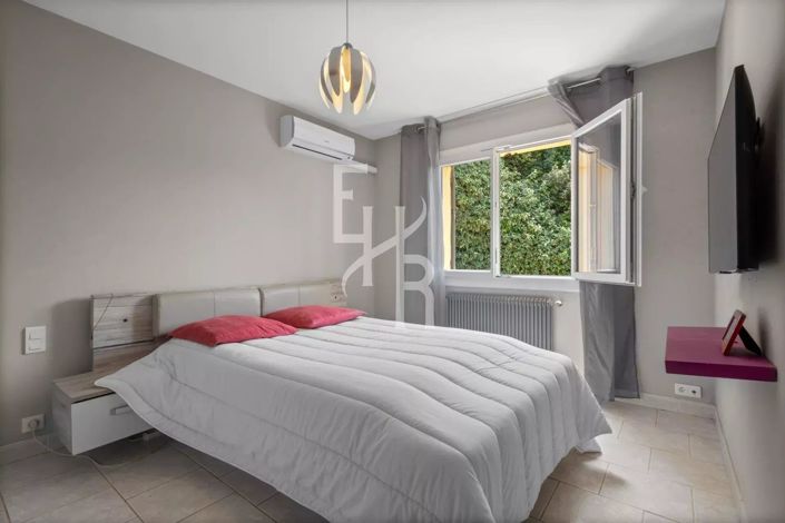 Image No.22-5 Bed House for sale