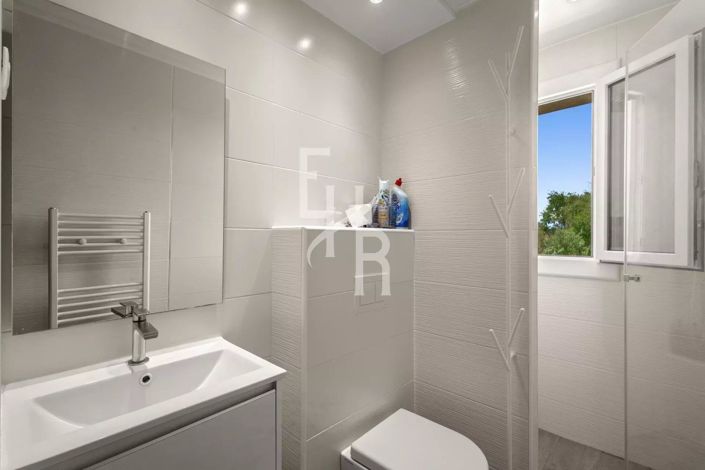 Image No.24-5 Bed House for sale