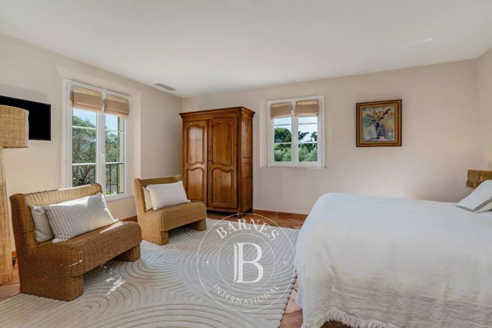 Image No.9-5 Bed House for sale