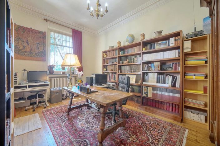 Image No.7-8 Bed House for sale