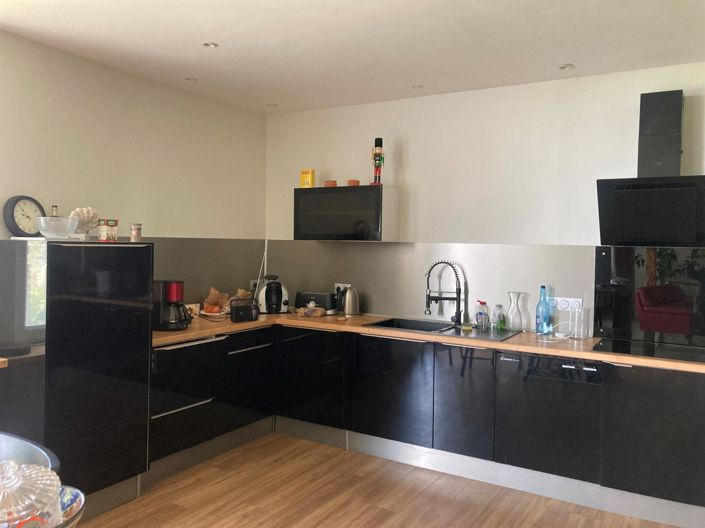 Image No.4-10 Bed House for sale