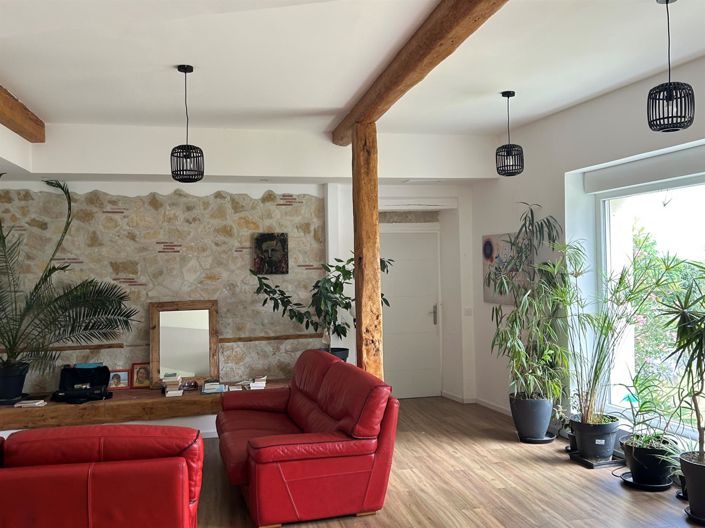 Image No.5-10 Bed House for sale