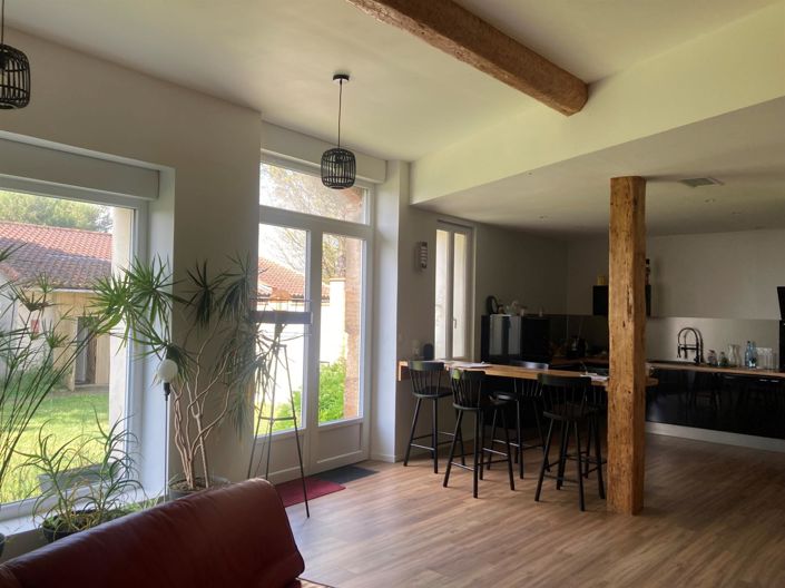 Image No.6-10 Bed House for sale