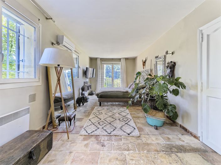 Image No.11-6 Bed House for sale