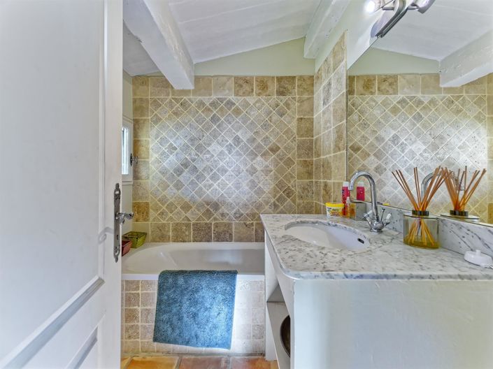 Image No.16-6 Bed House for sale