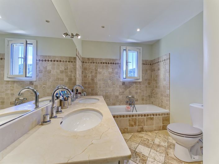 Image No.19-6 Bed House for sale