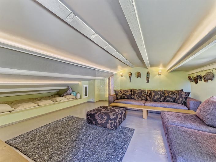 Image No.21-6 Bed House for sale