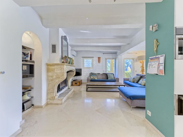 Image No.9-6 Bed House for sale