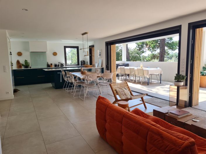 Image No.10-5 Bed House for sale