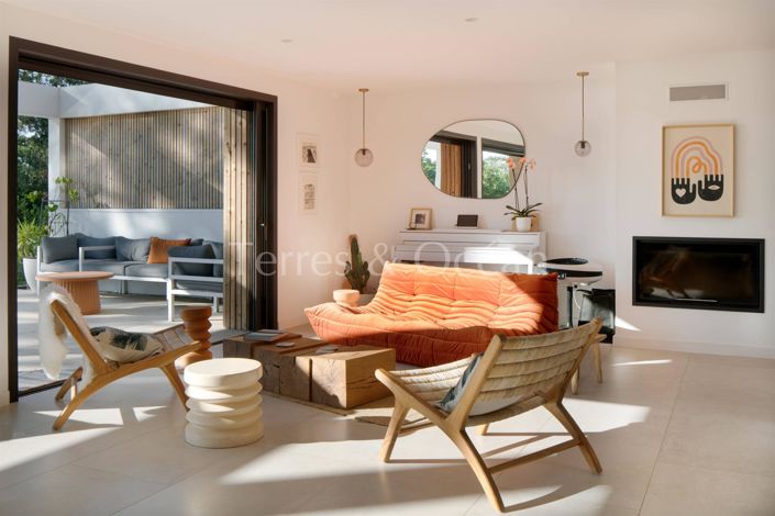 Image No.2-5 Bed House for sale