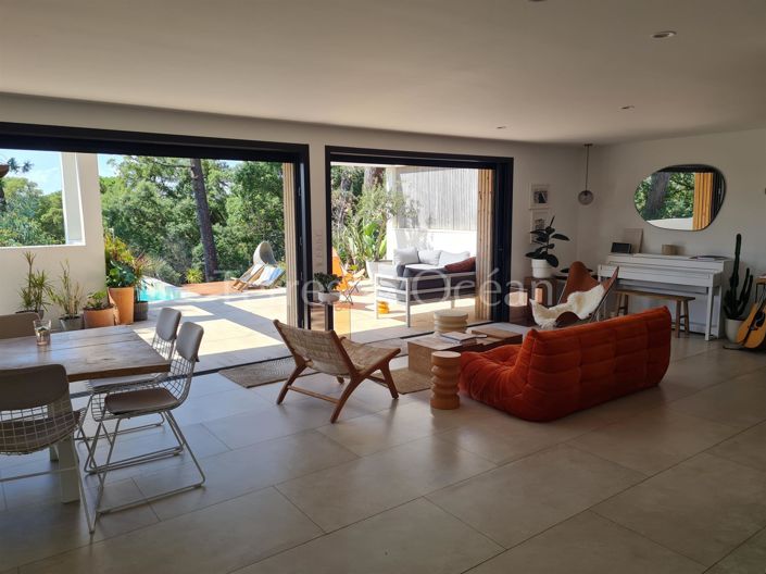 Image No.6-5 Bed House for sale