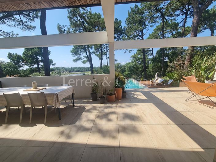 Image No.7-5 Bed House for sale