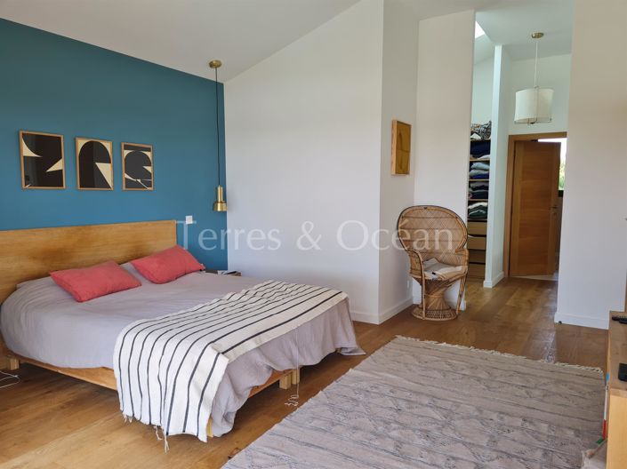 Image No.8-5 Bed House for sale