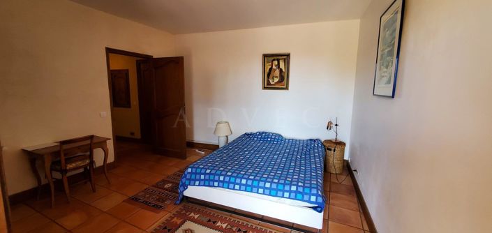 Image No.6-5 Bed Property for sale