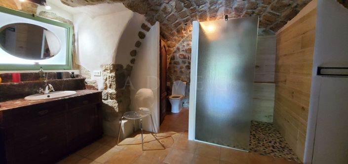 Image No.7-5 Bed Property for sale