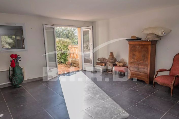 Image No.5-3 Bed House for sale