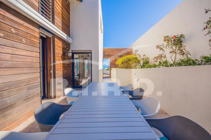 Image No.8-5 Bed House for sale