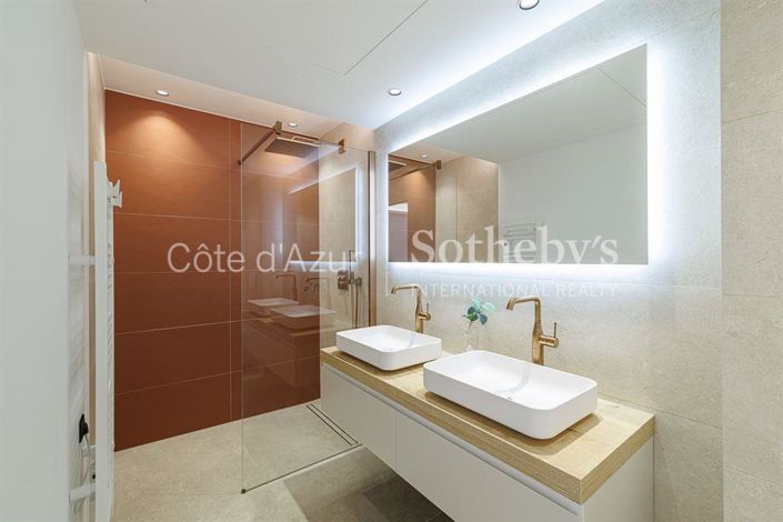 Image No.18-6 Bed House for sale