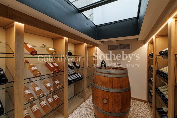 Image No.7-6 Bed House for sale