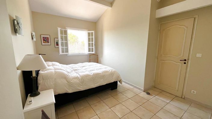 Image No.18-4 Bed House for sale