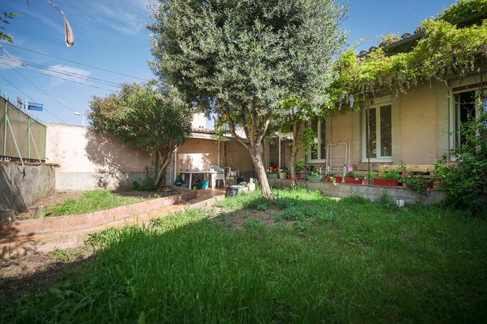 Image No.1-4 Bed House for sale