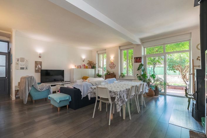 Image No.2-4 Bed House for sale