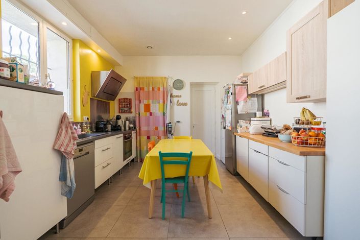 Image No.6-4 Bed House for sale