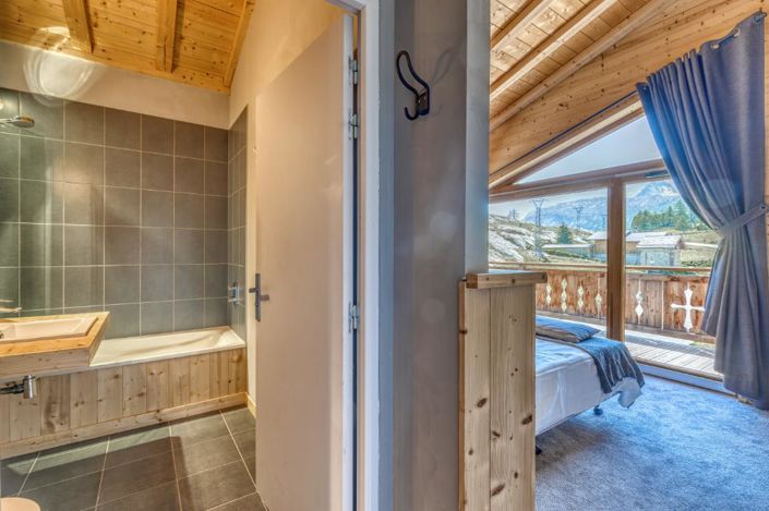 Image No.7-12 Bed House for sale