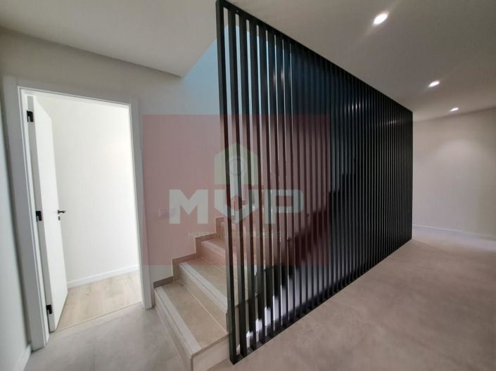 Image No.30-4 Bed House for sale