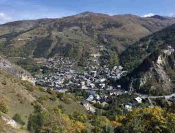 Image No.2-5 Bed House for sale