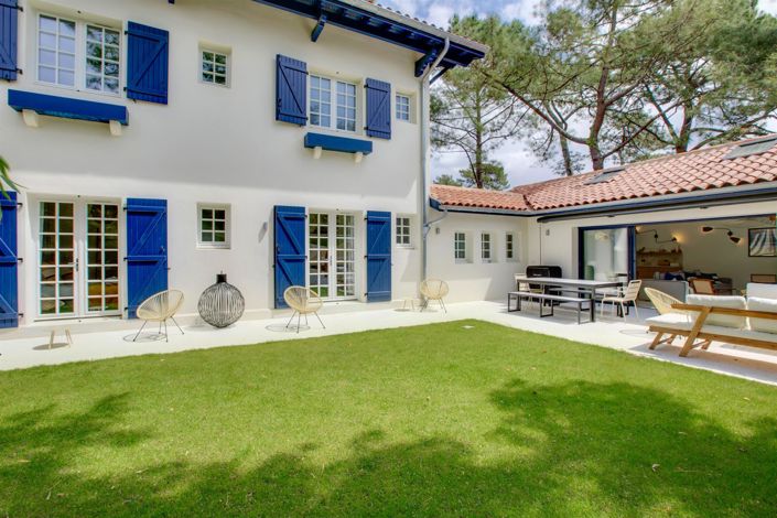 Image No.1-5 Bed House for sale