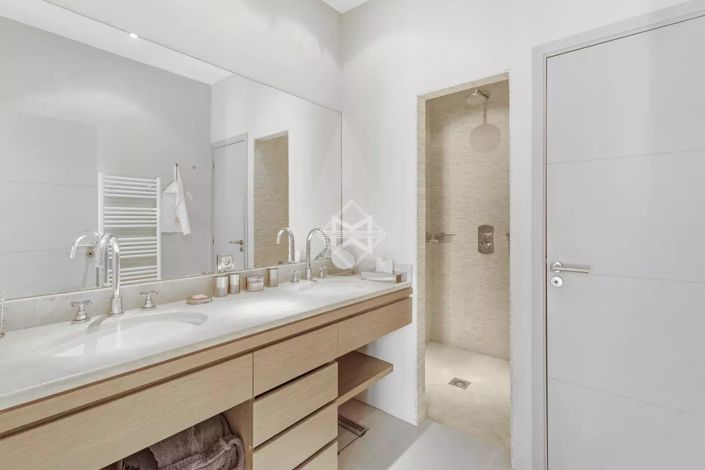 Image No.11-4 Bed House for sale