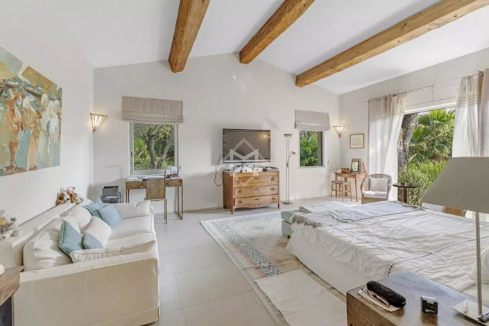 Image No.8-4 Bed House for sale