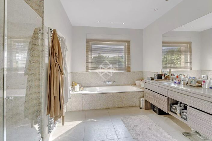 Image No.9-4 Bed House for sale