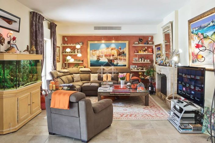 Image No.5-6 Bed House for sale