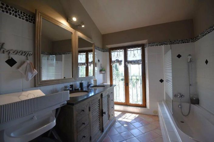 Image No.15-5 Bed House for sale