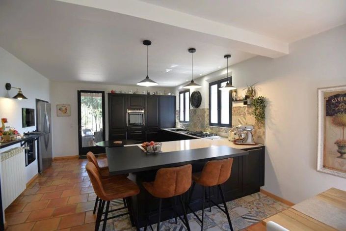 Image No.6-5 Bed House for sale