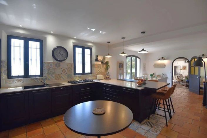 Image No.7-5 Bed House for sale