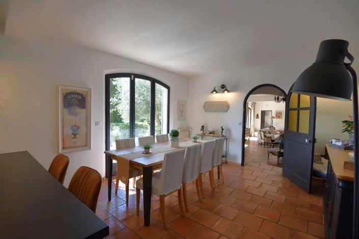 Image No.8-5 Bed House for sale