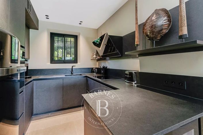 Image No.12-4 Bed House for sale