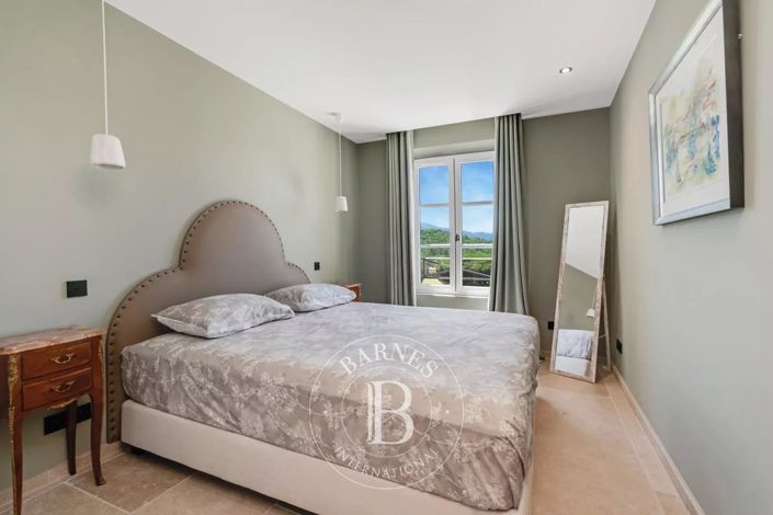 Image No.15-4 Bed House for sale