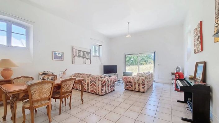 Image No.10-7 Bed House for sale