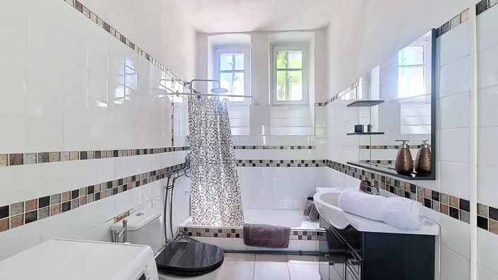 Image No.5-7 Bed House for sale